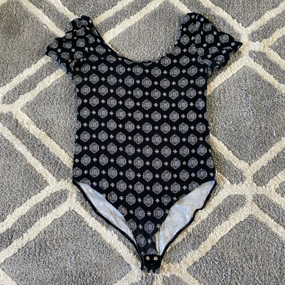 Short sleeve bodysuit
